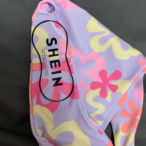 Bikini - Picture 2 of 4